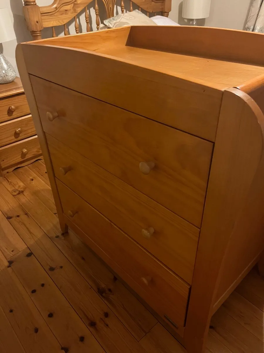 Wardrobe and drawers - Image 3