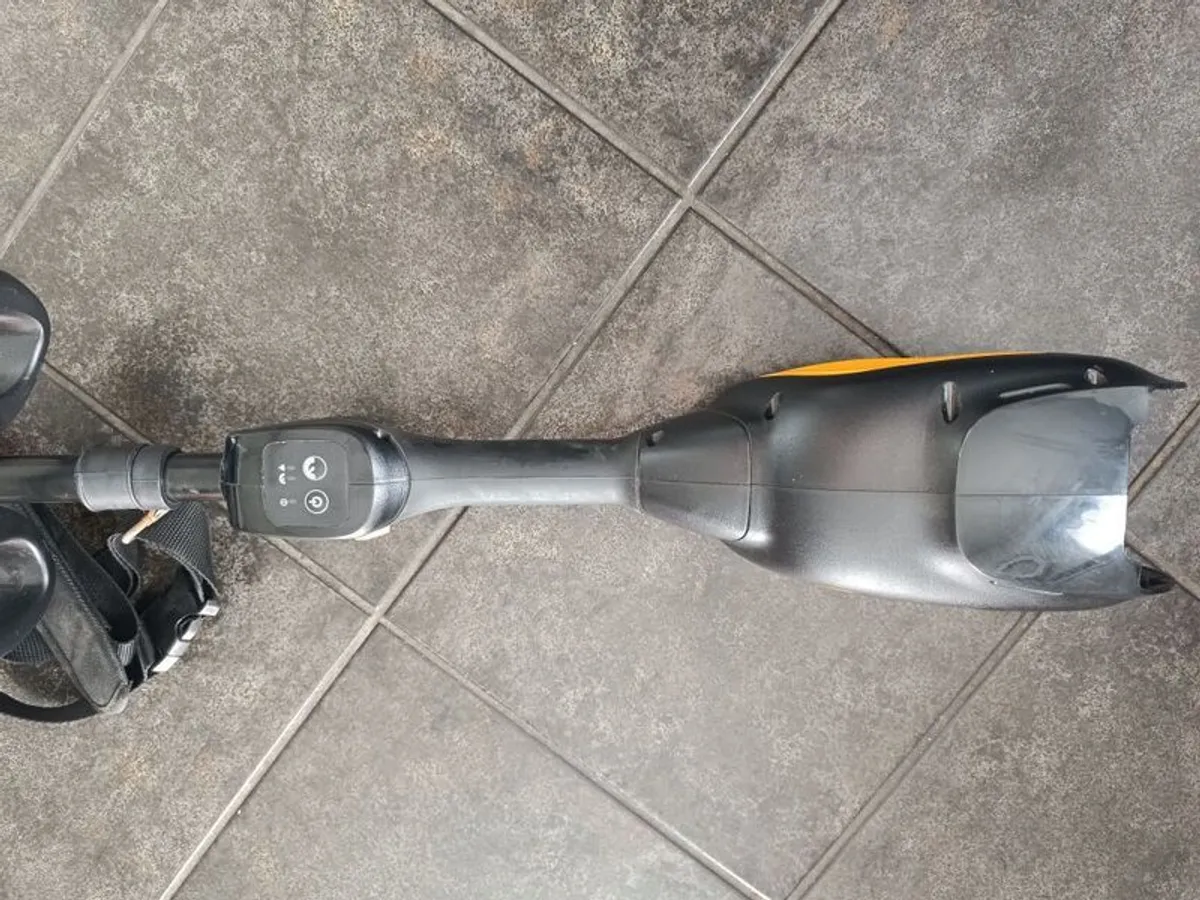 Mcculloch li-40t battery trimmer 40volt - Image 2