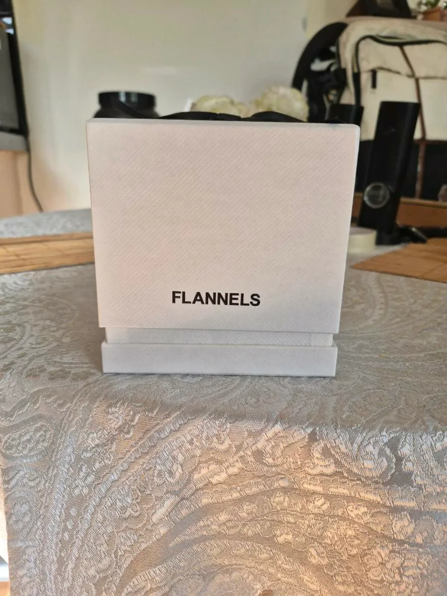 Flannels candle - Image 1