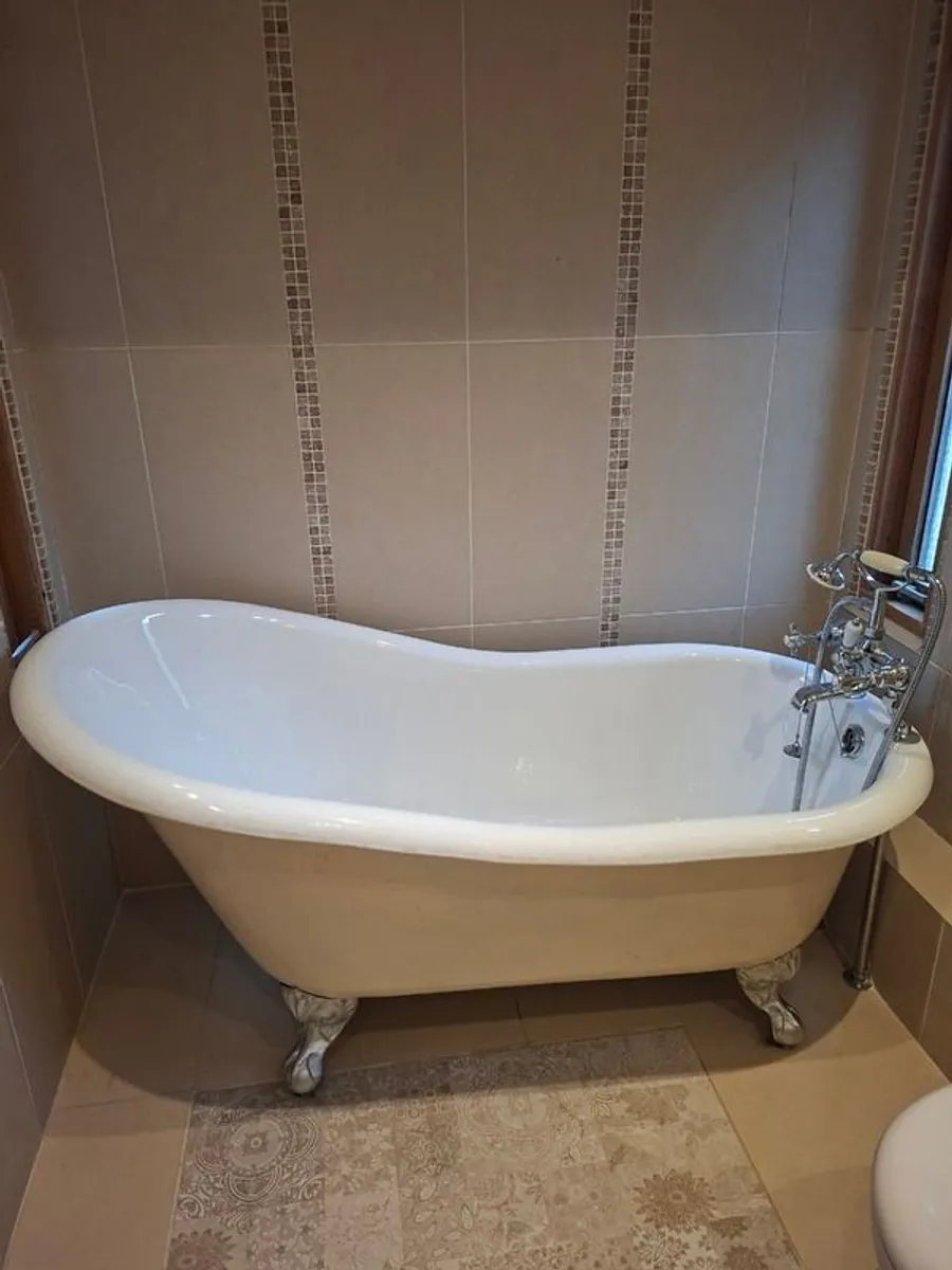 Unused Cast Iron Slipper Bath - Image 1