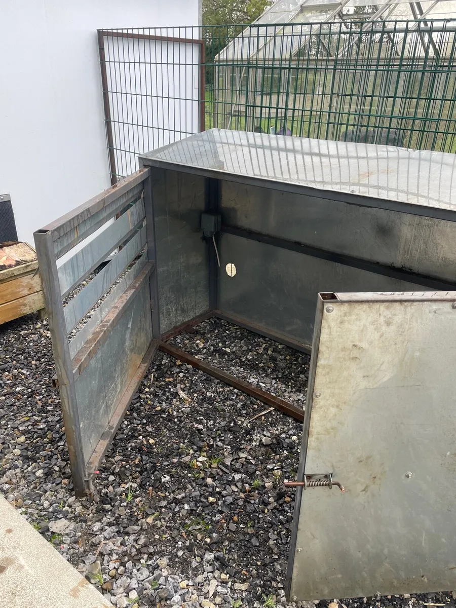 Outdoor storage - Image 2