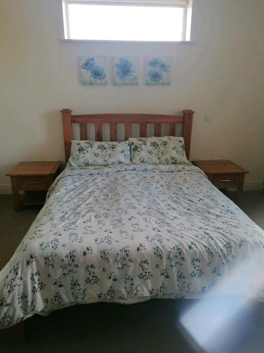 Bedroom furniture set - Image 1