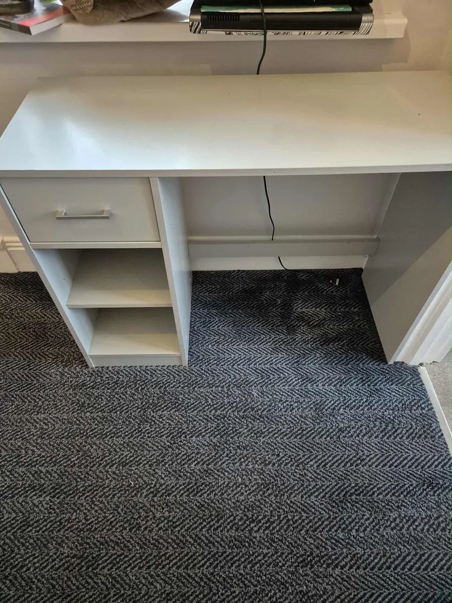 Desk and chair - Image 1
