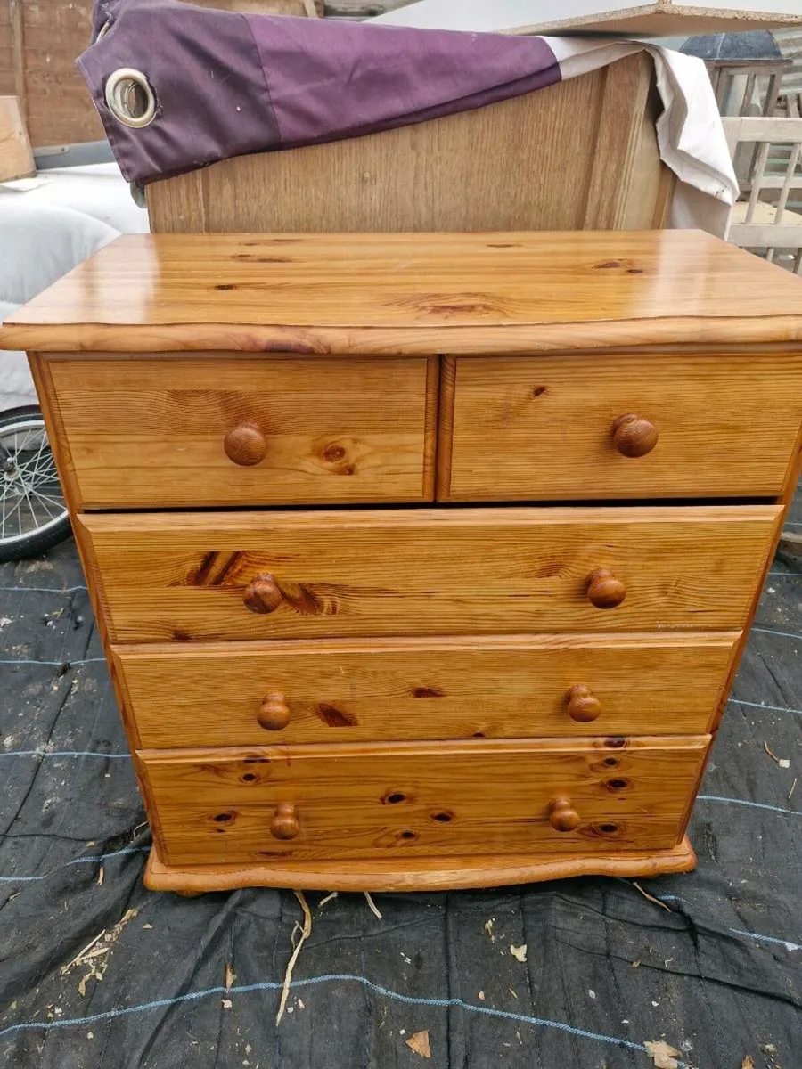 Chest of drawers