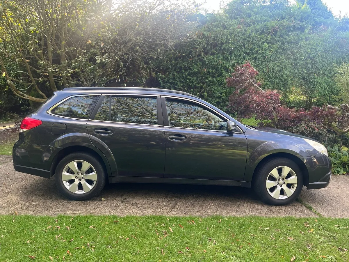 Subaru Legacy Outback 2011 - Image 3