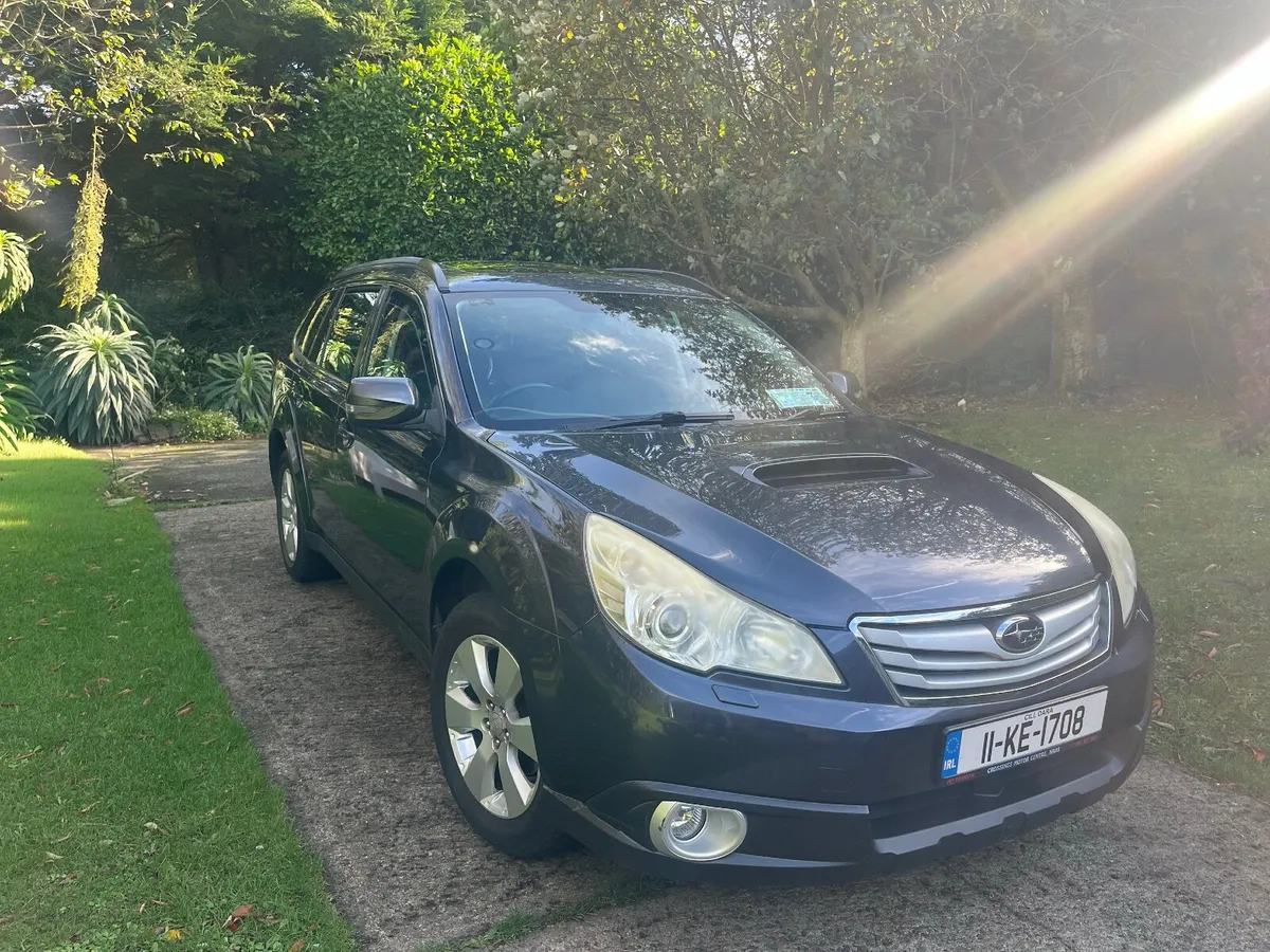 Subaru Legacy Outback 2011 - Image 2