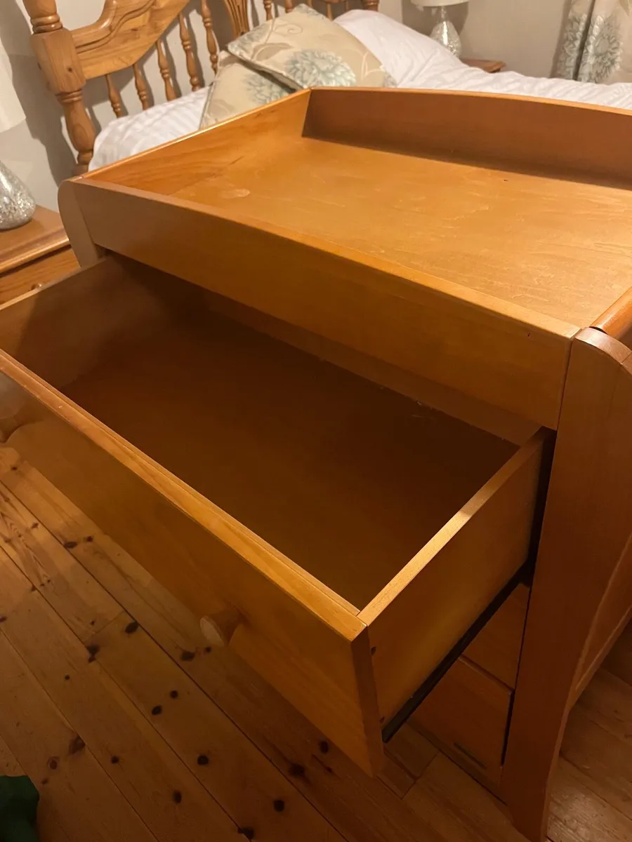 Wardrobe and drawers - Image 2
