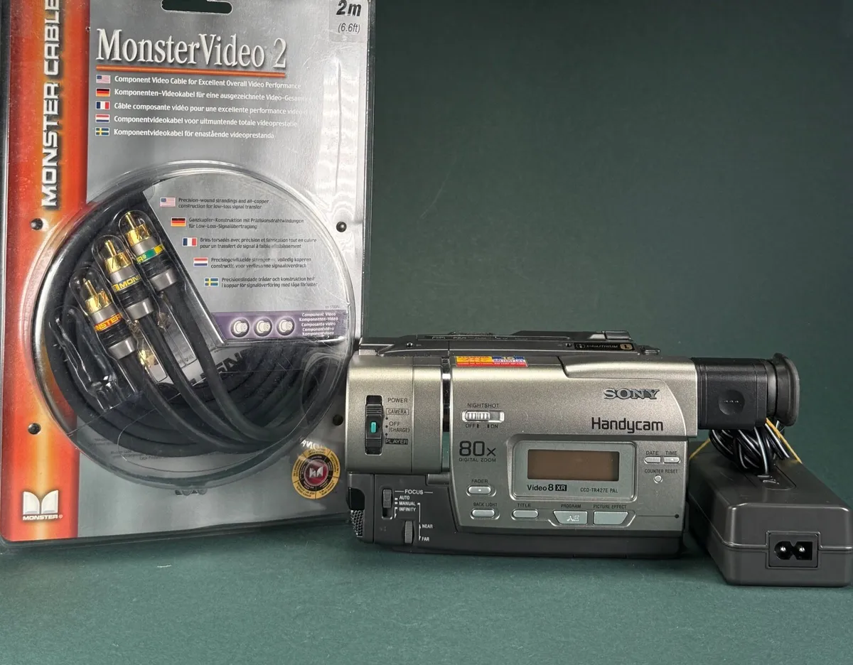 Sony Handycam  CCD-TR427E PAL  Camcorder Hi-8 Vide - Image 1