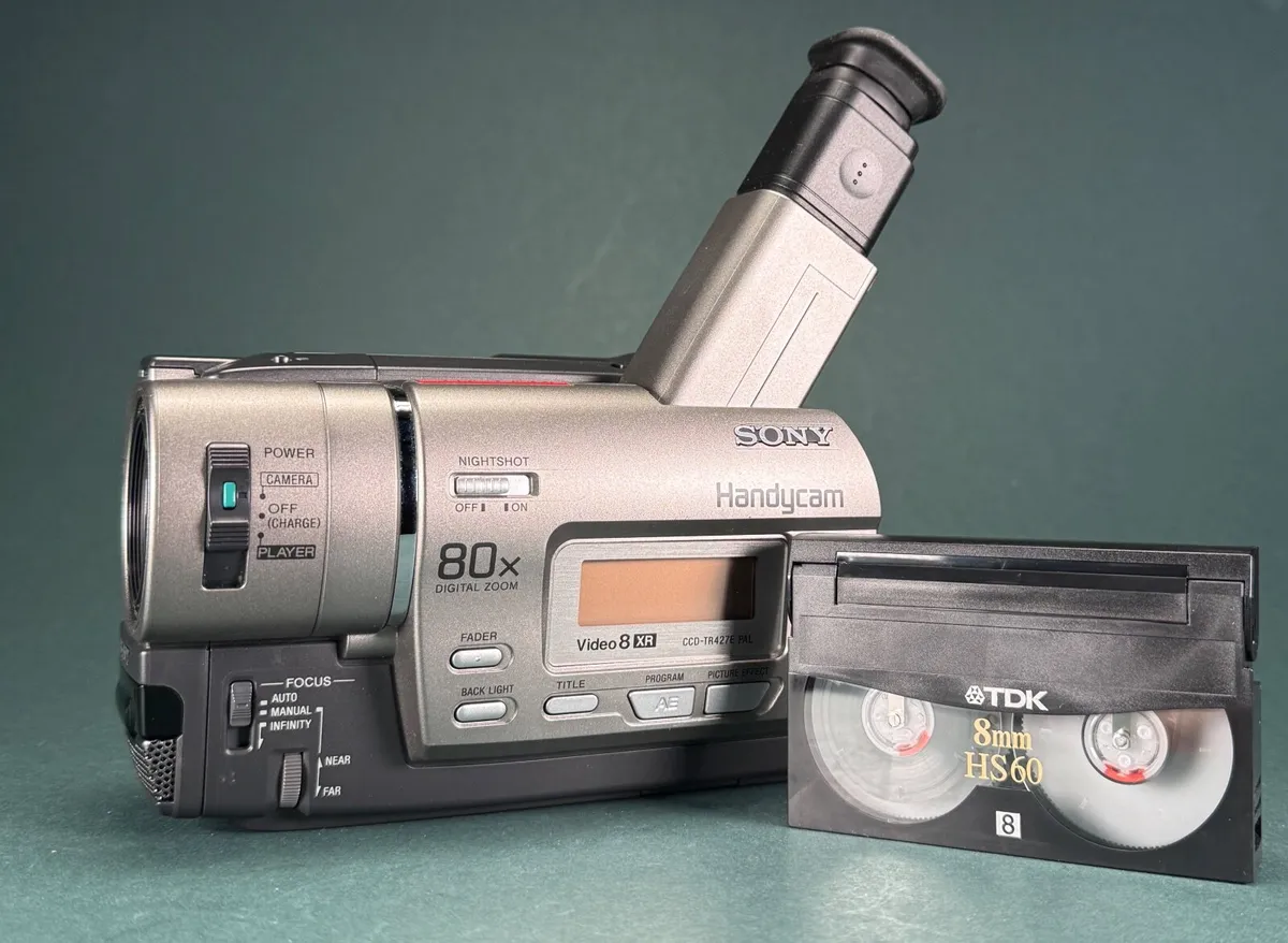 Sony Handycam  CCD-TR427E PAL  Camcorder Hi-8 Vide - Image 4