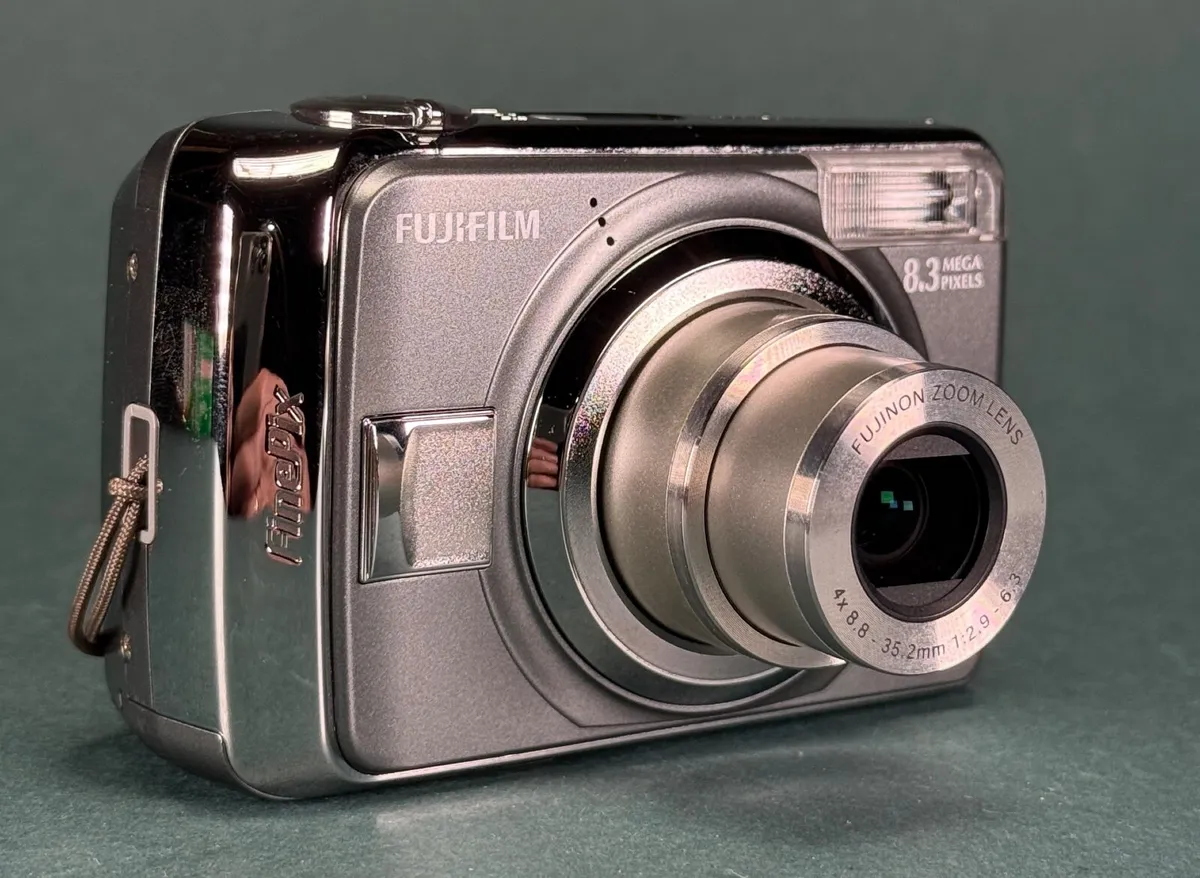 Fujifilm FinePix A825 Digital Camera 8 Megapixels - Image 3