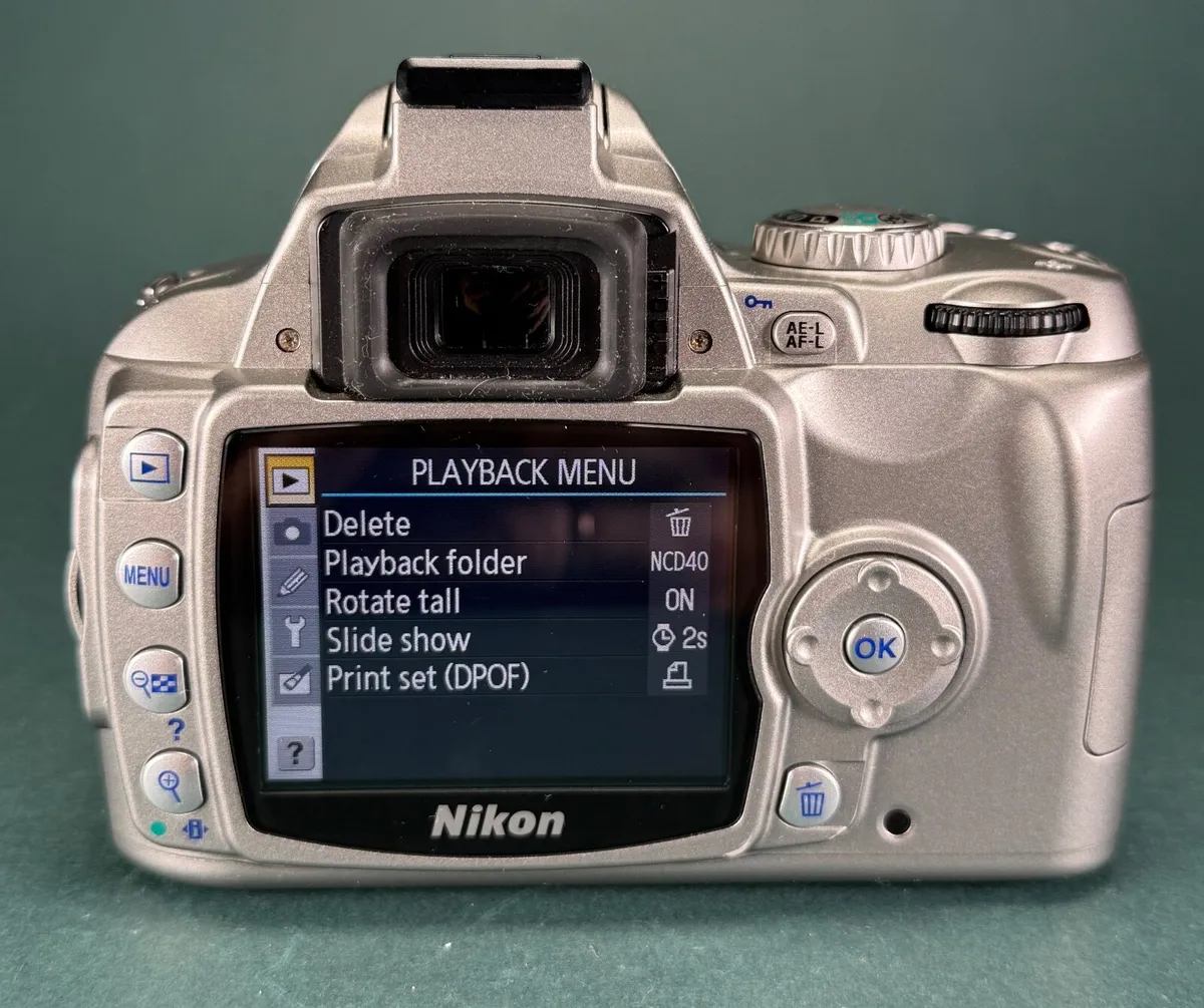 Nikon D40 with AF-S NIKKOR 18-55mm 1:3.5-5.6G ED l - Image 3