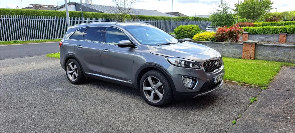 2015 Kia Sorento Platinum CRDi 2.2 4WD-7 Seater - Image 4
