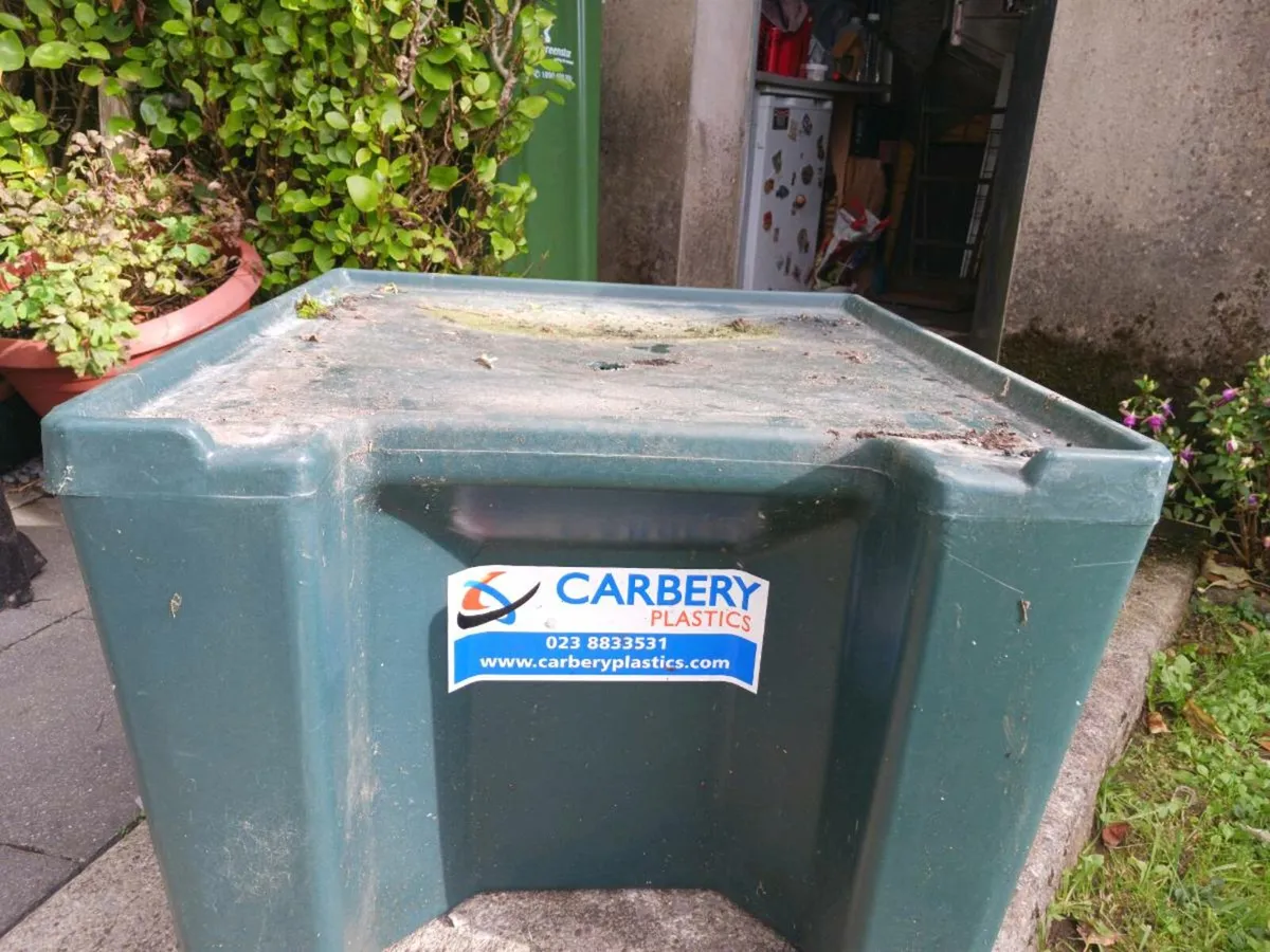 Carbery coal bunkers stand - Image 1