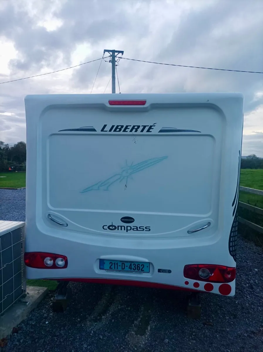 19/4 Fixed Bed Compass Liberte Caravan - Image 4