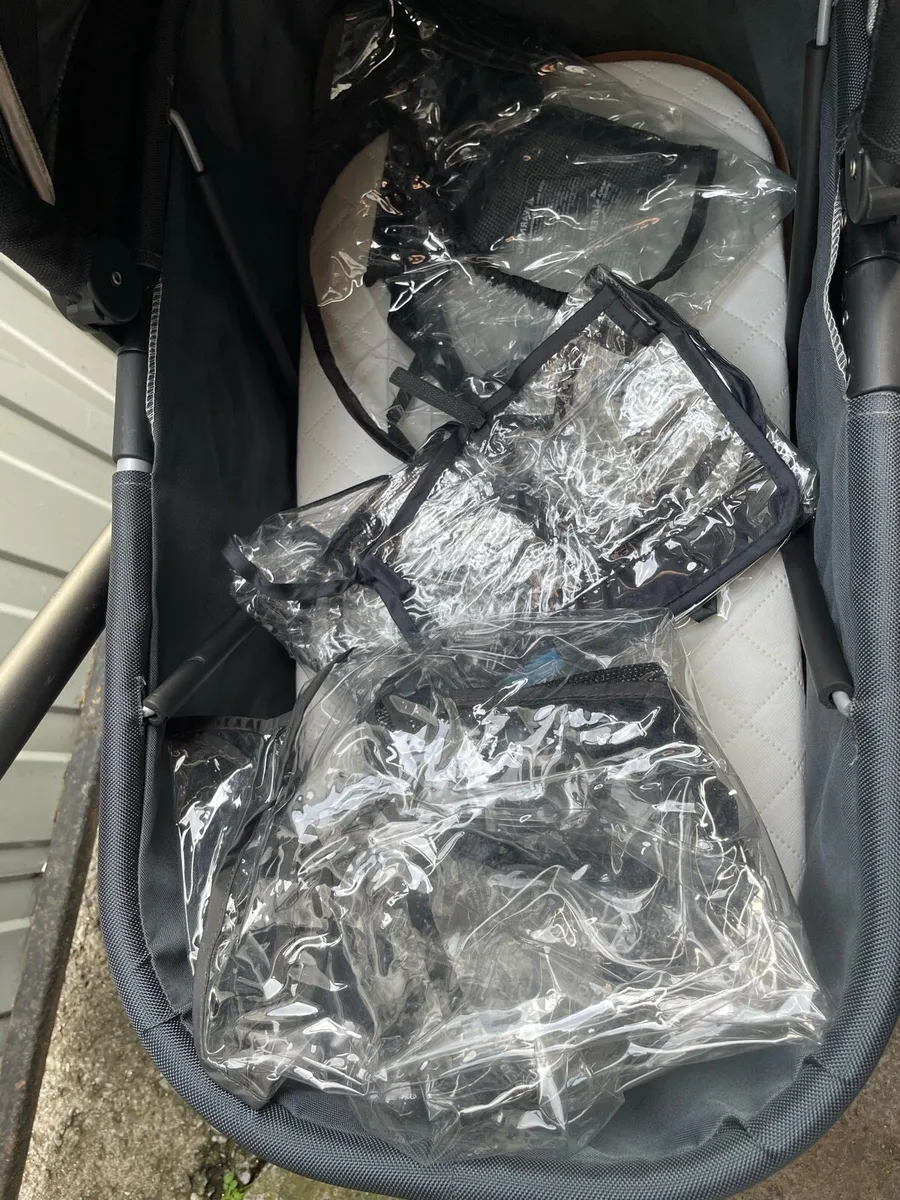 Uppa Baby Vista Travel System - Image 4