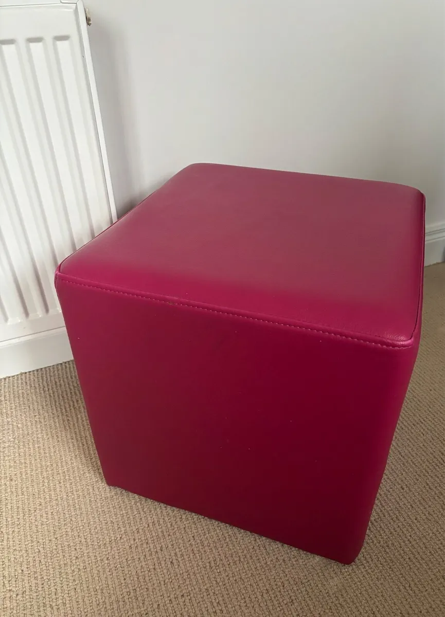 Stool in faux leather - Image 1