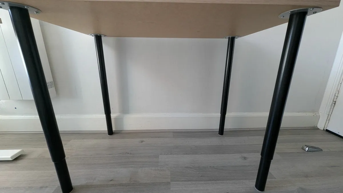 Small home office desk - Image 4