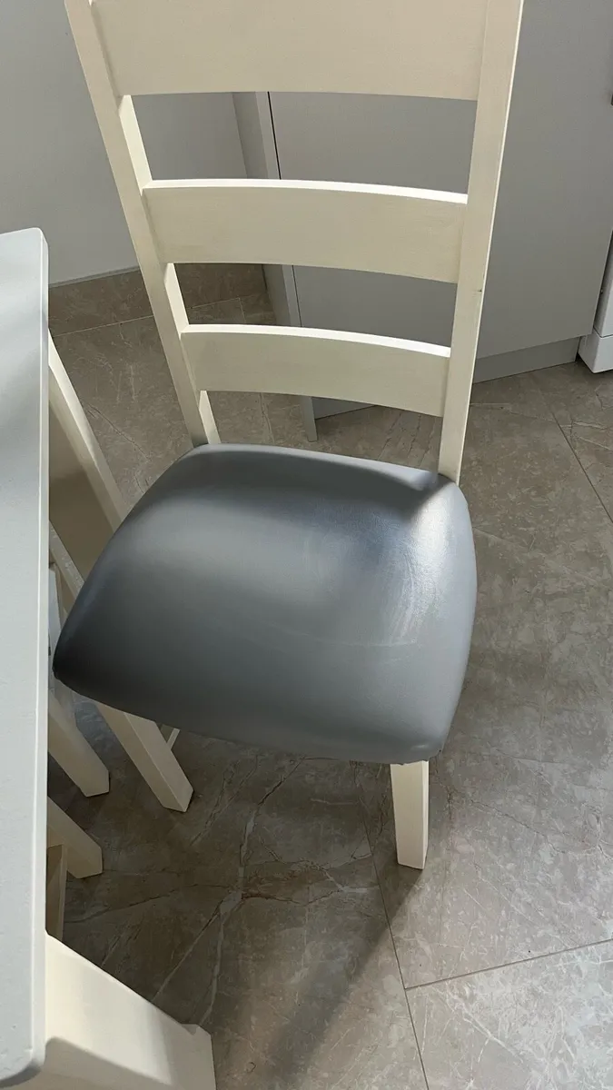 Table & 6 chairs - Image 2