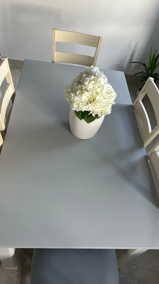 Table & 6 chairs - Image 3