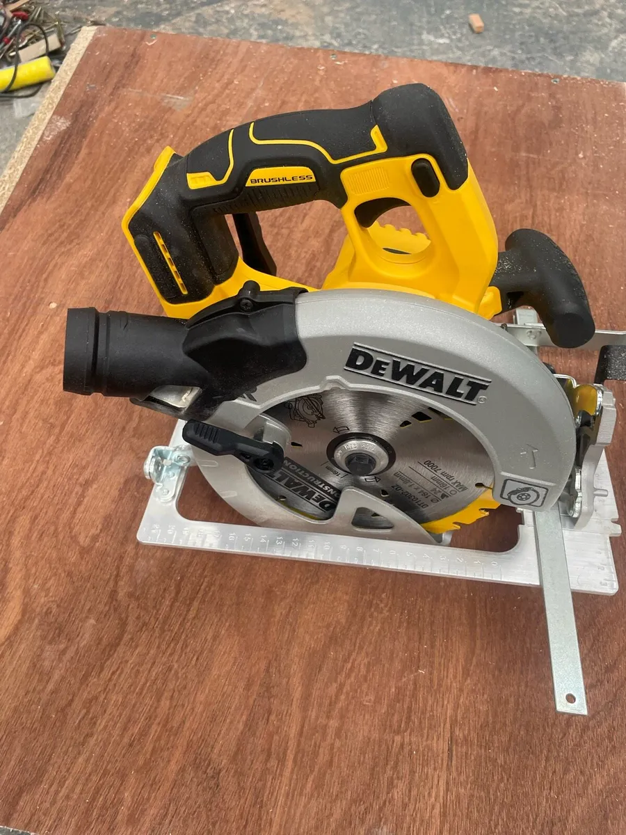 Dewalt dcs570 like new - Image 1