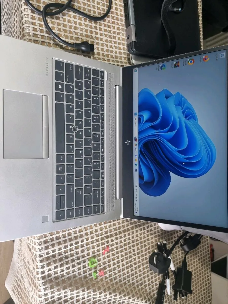 HP Laptop - Image 4