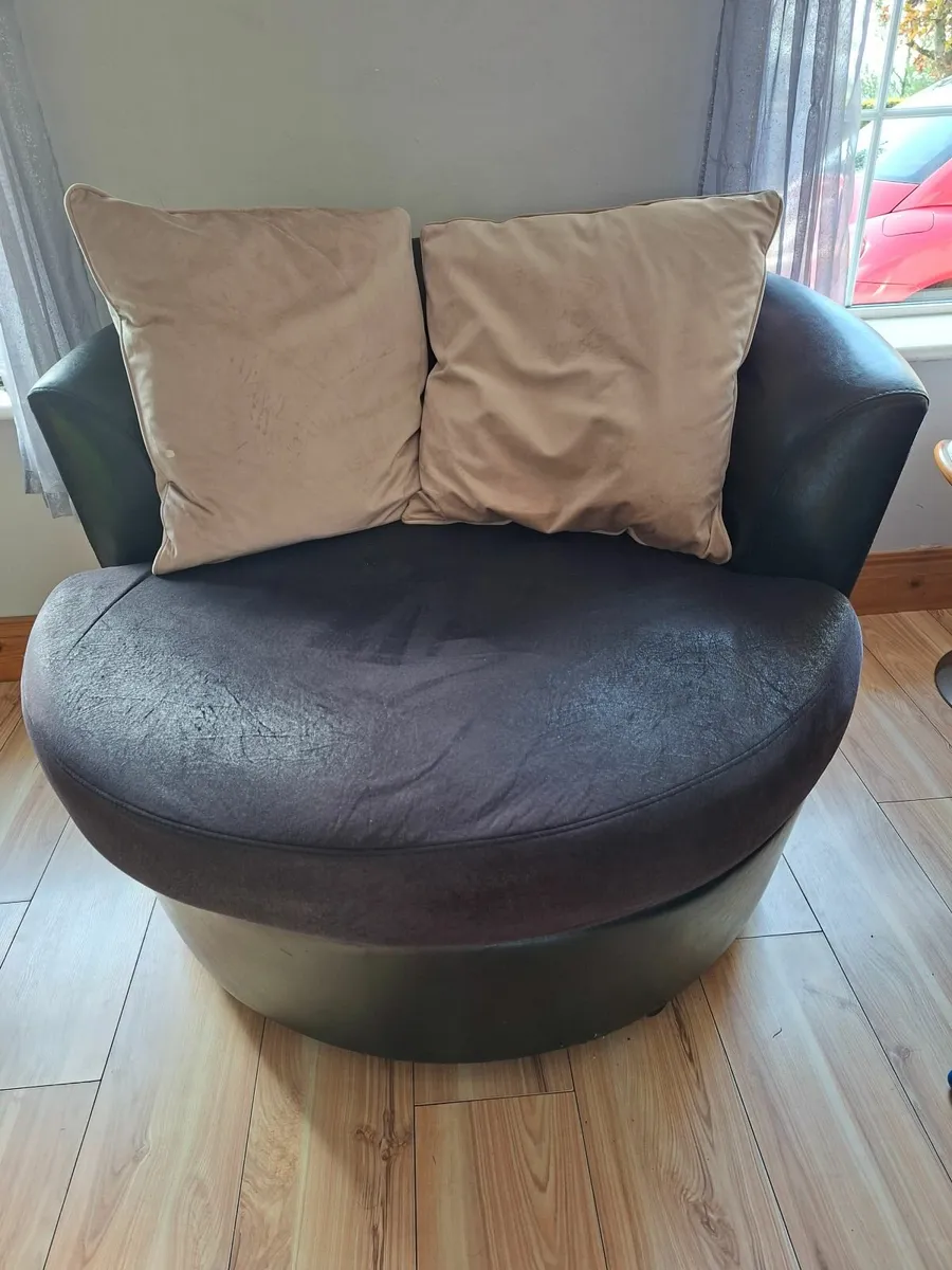 Swivel love seat - Image 3