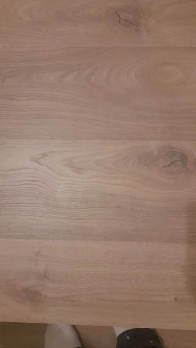 laminate flooring - Image 1