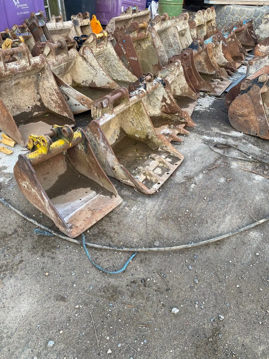 Mini digger buckets 35mm pins - Image 1