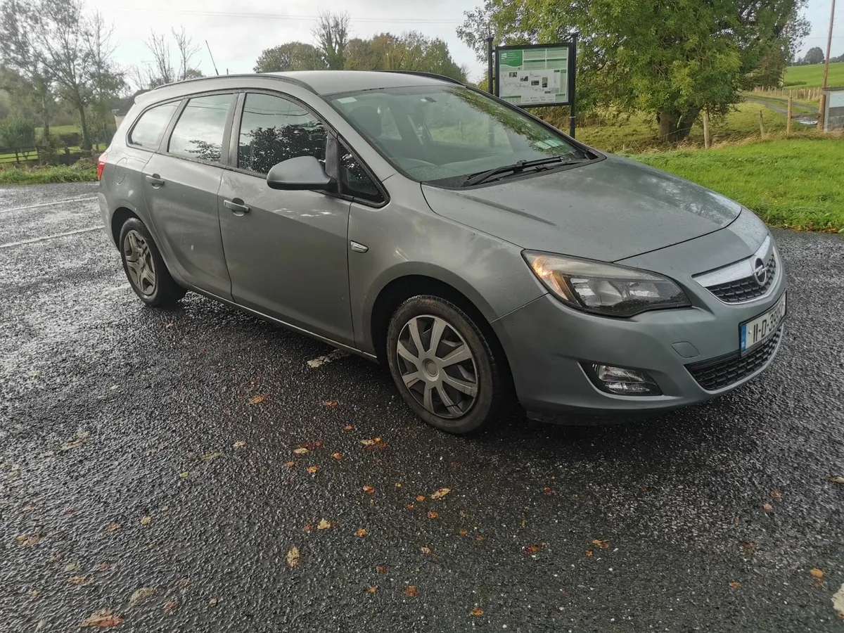 Opel Astra 2011 - Image 4