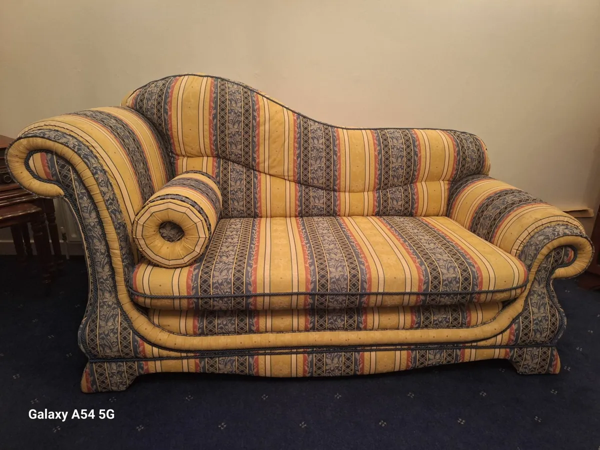 Chaise longue + Foot stool - Image 1