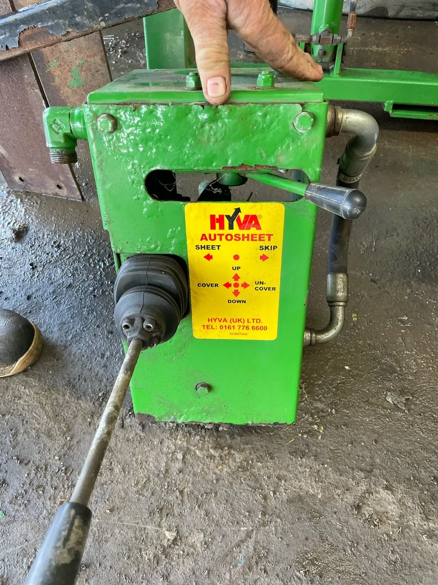 HYVA Skip Cover Equipment - Image 3