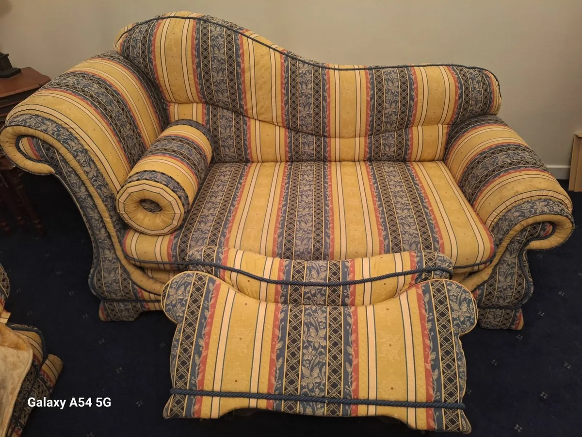 Chaise longue + Foot stool - Image 2