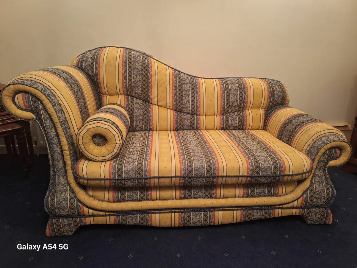 Chaise longue + Foot stool - Image 3