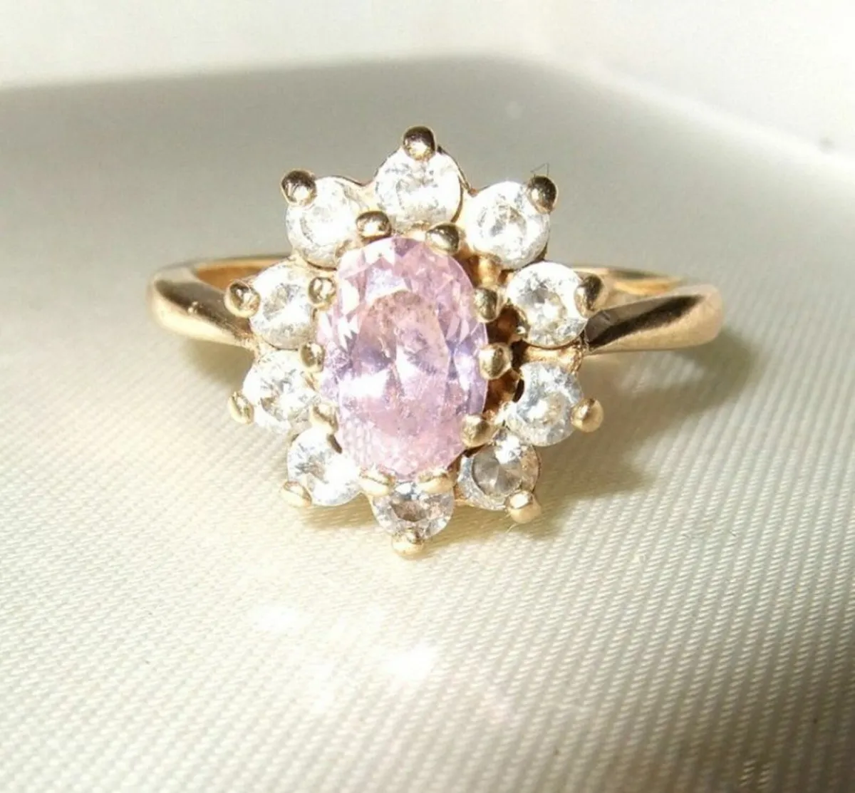 Vintage 9k Gold Hallmarked Pink/White Cluster - Image 4