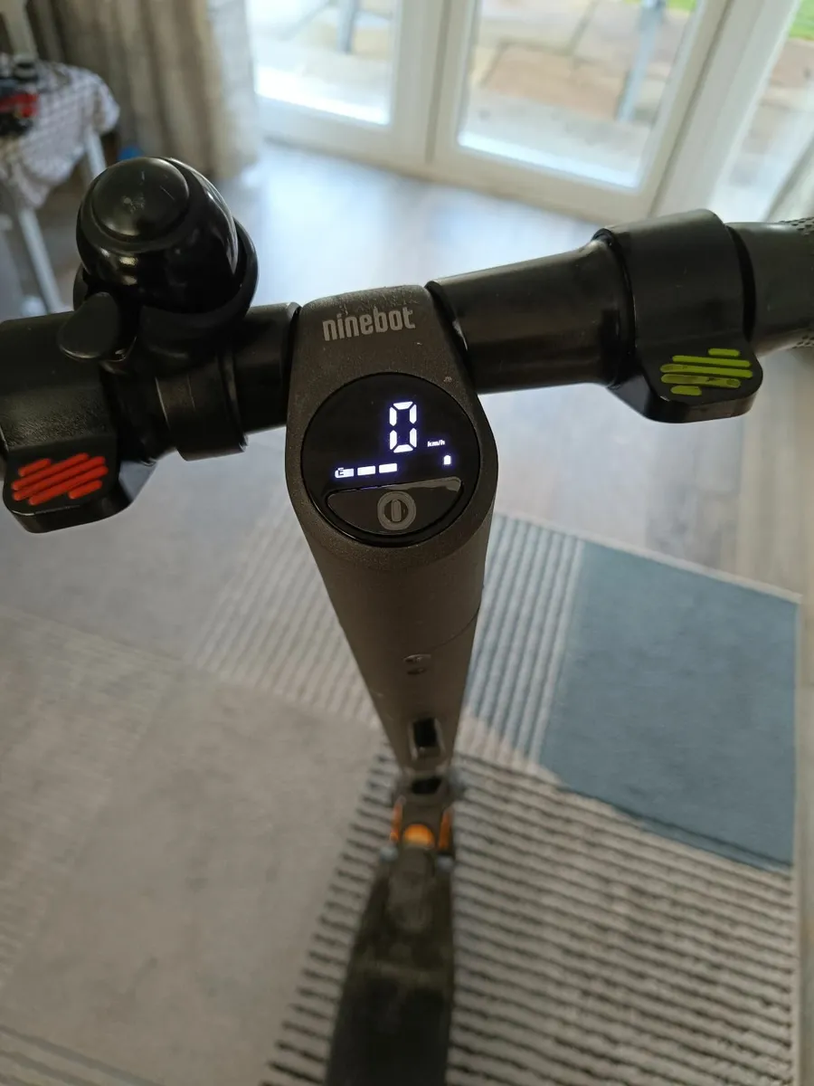 Segway Ninebot e25e scooter - Image 1