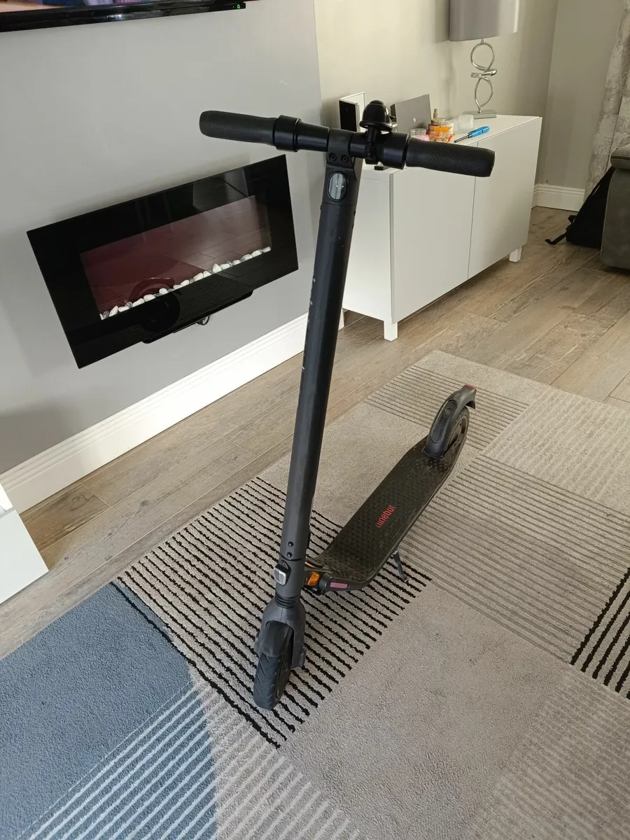 Segway Ninebot e25e scooter - Image 2