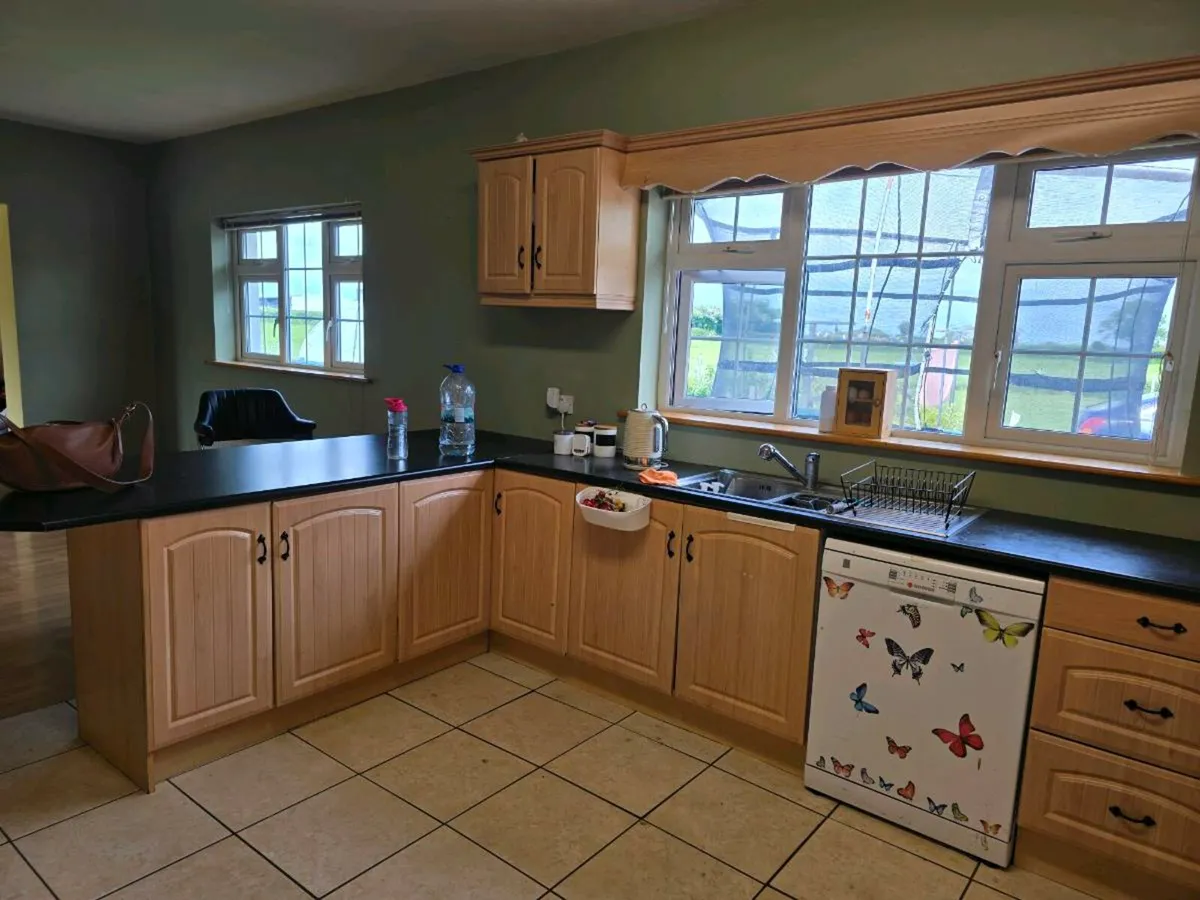 Kitchen (2nd Hand, vinyl wrap) - Image 1