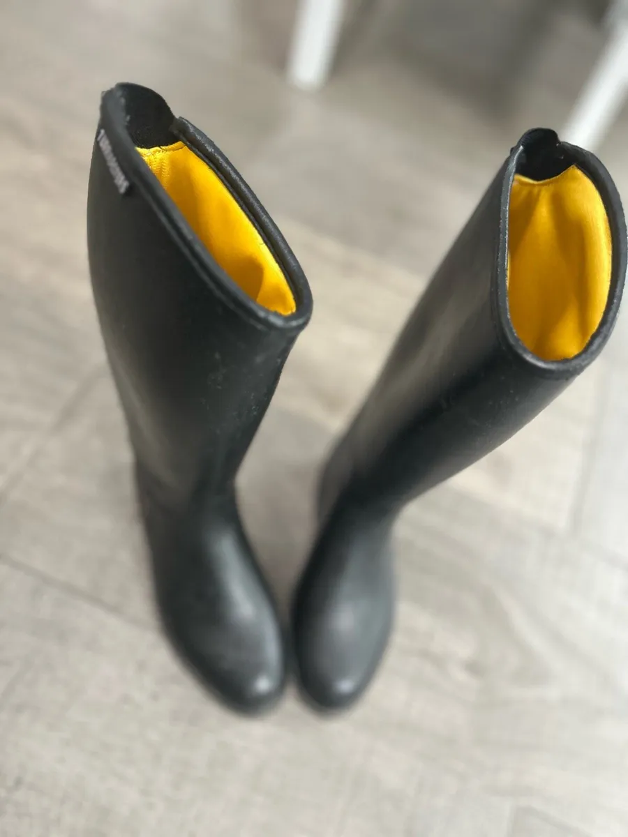 Horse riding gear for child - Image 2