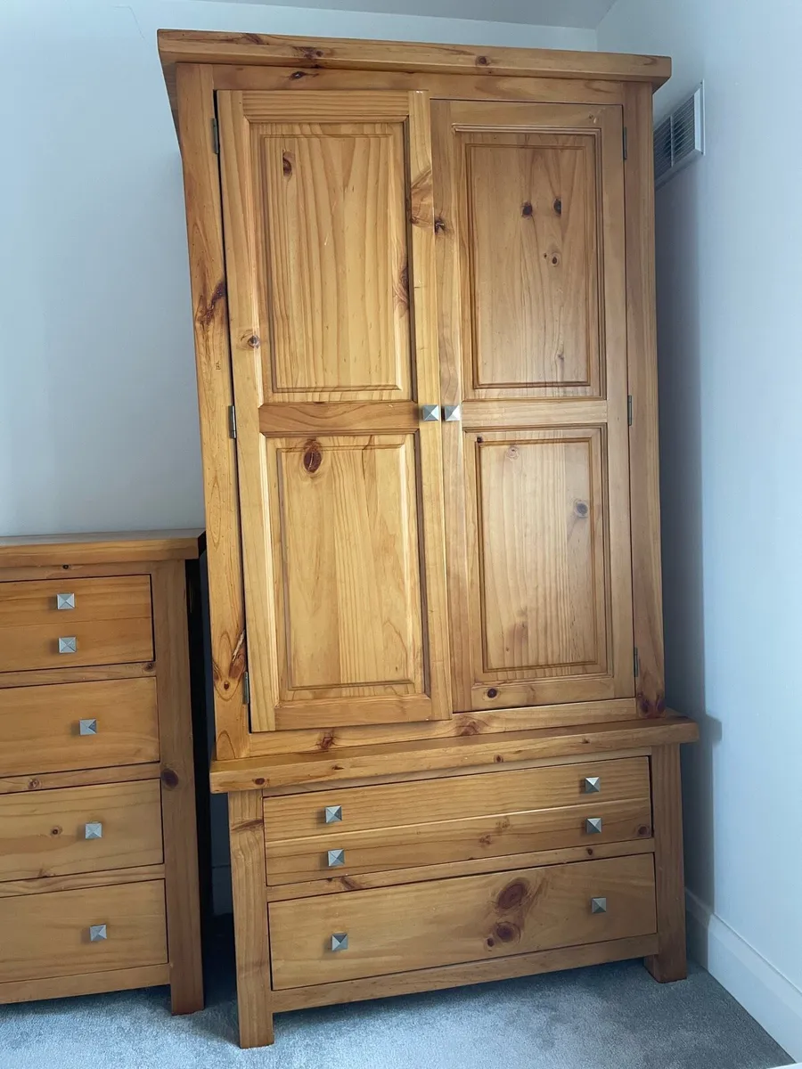 Wardrobe, drawers and locker - Image 1