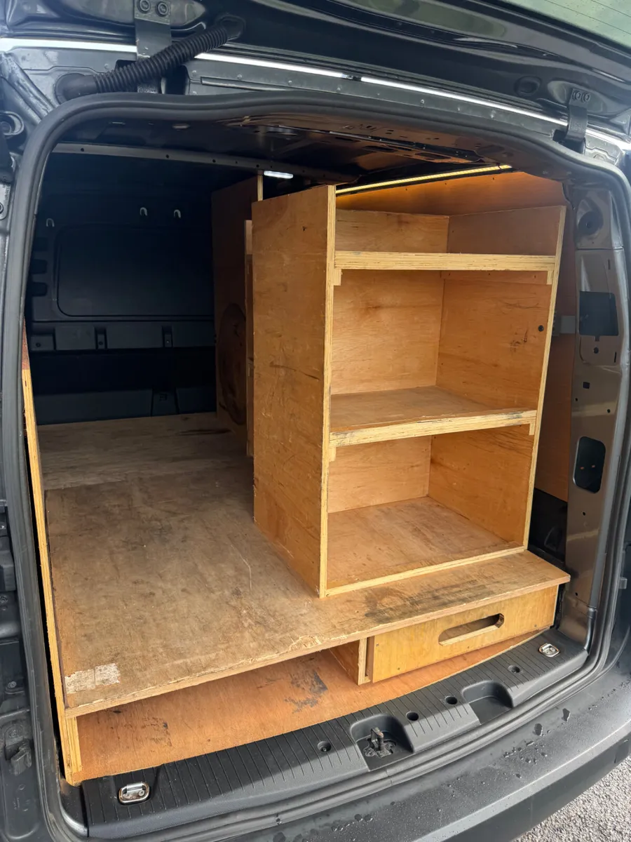 Volkswagen Caddy 2021 maxi up & over door - Image 2