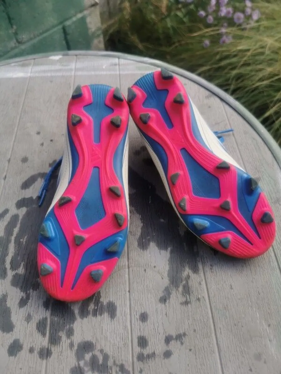 Girls football boots - Image 2