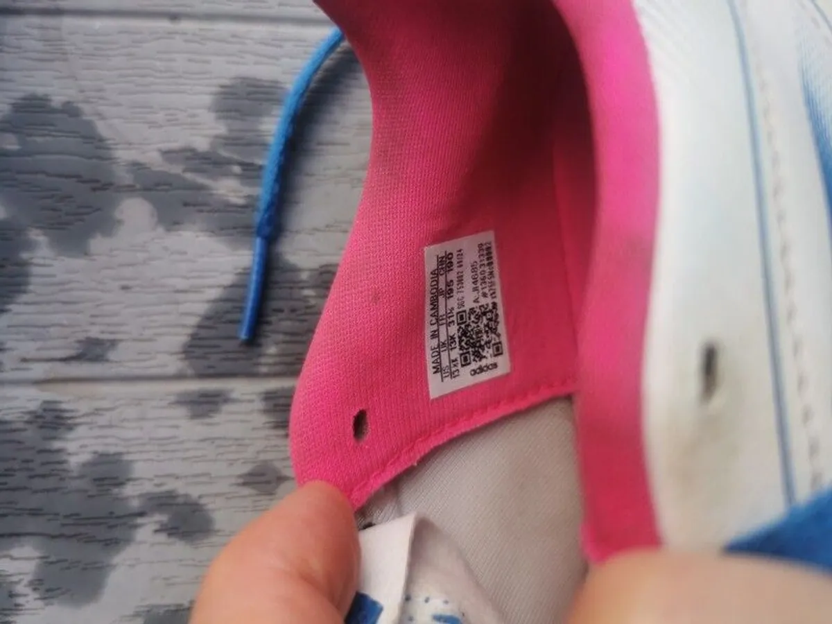 Girls football boots - Image 3