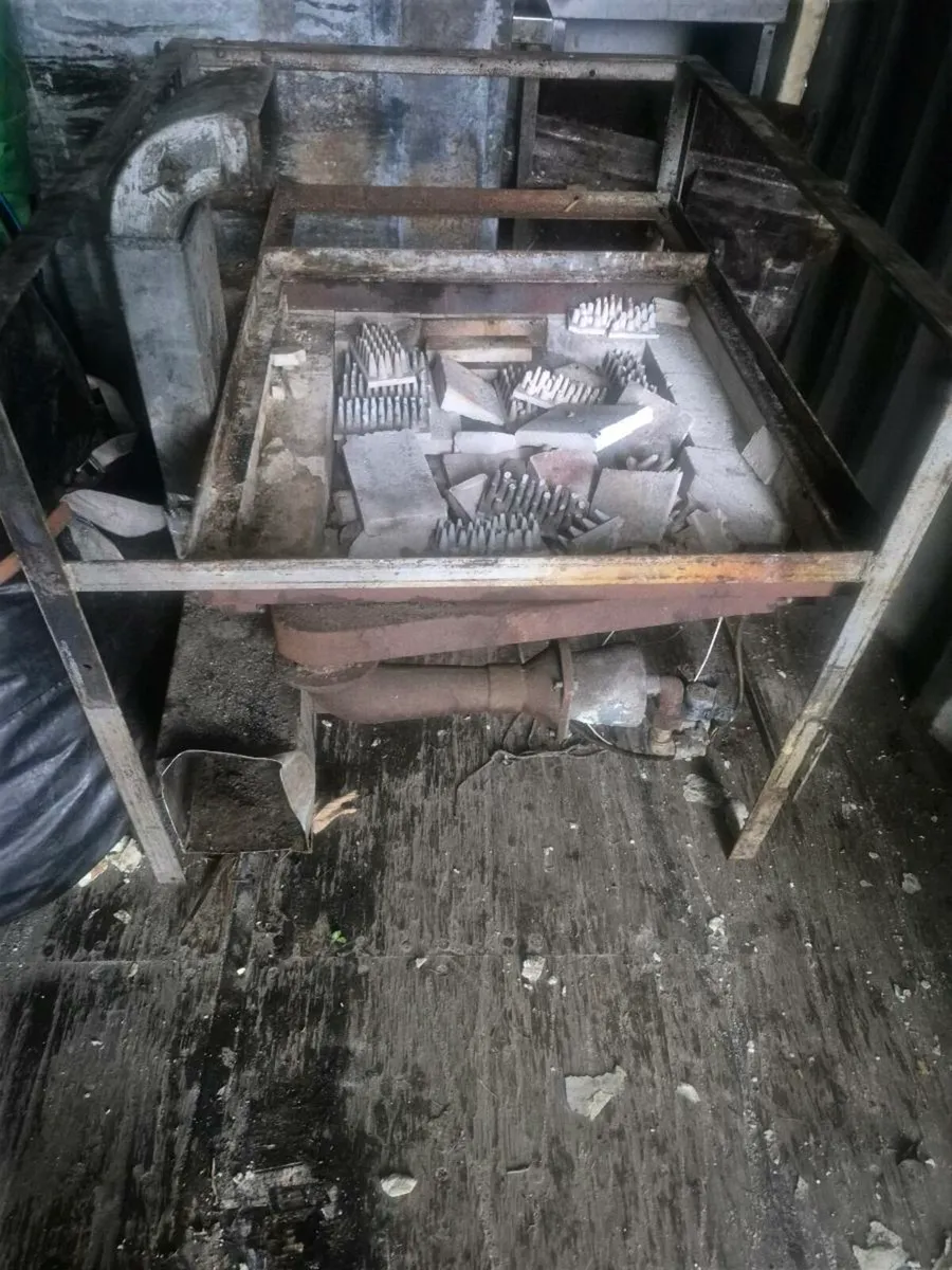 Content of chipper - Image 3