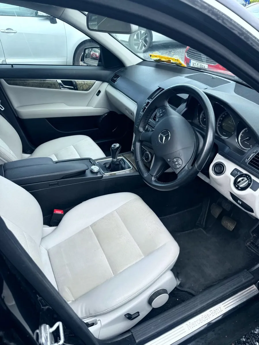 Mercedes-Benz C220 Diesel - Image 1