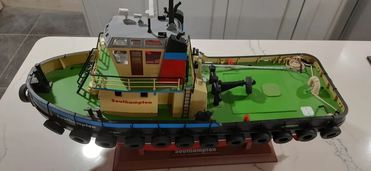 Hobby Engine Radio Controlled Model Tug Boat - Image 3