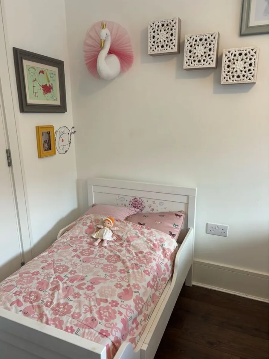 toddler bed - Image 1