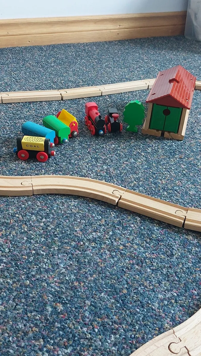 Brio Wooden Train Tracks and Shed - Image 2