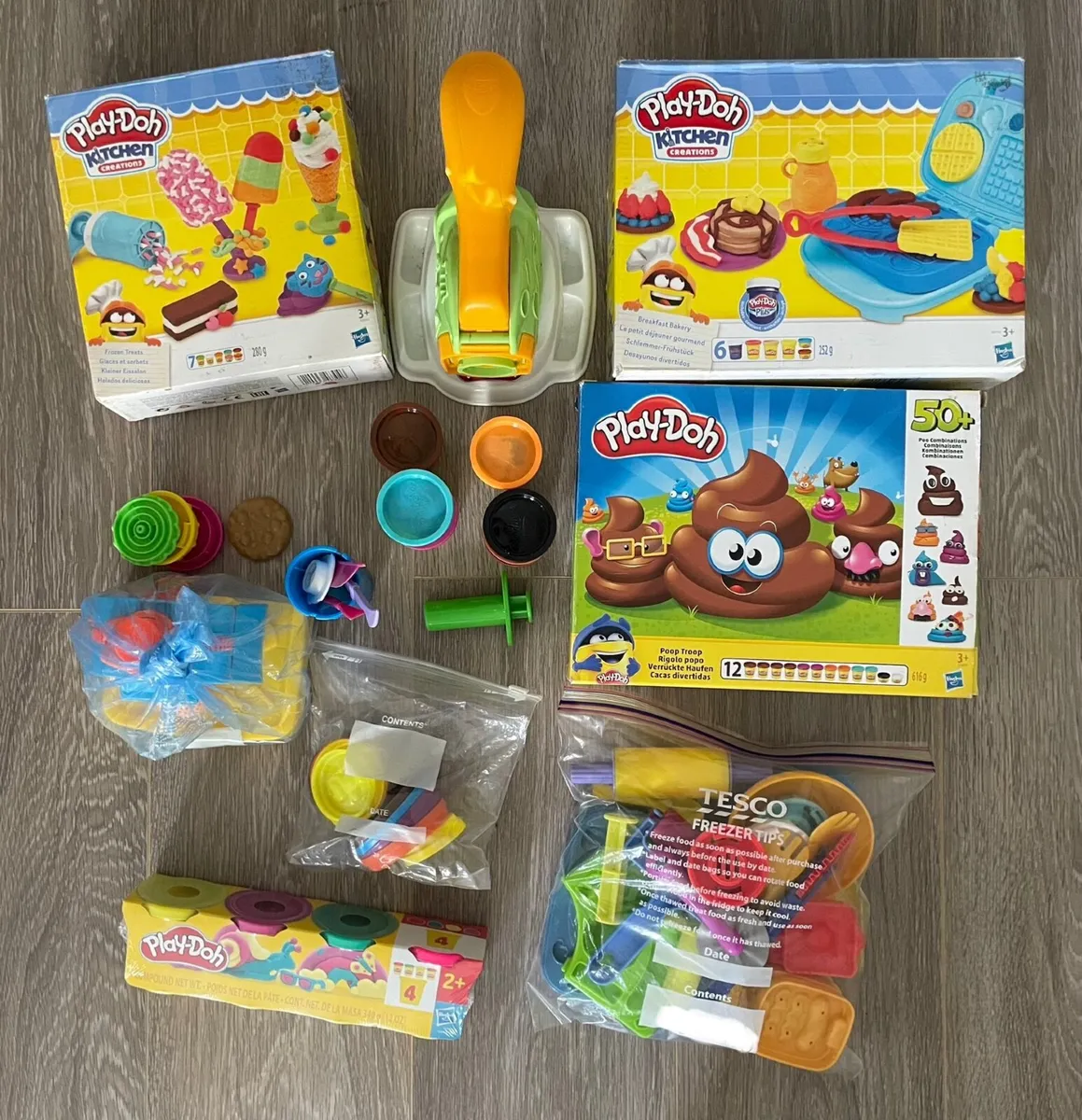 Play Doh Bundle plus BRAND NEW 4 Tubs - Image 1