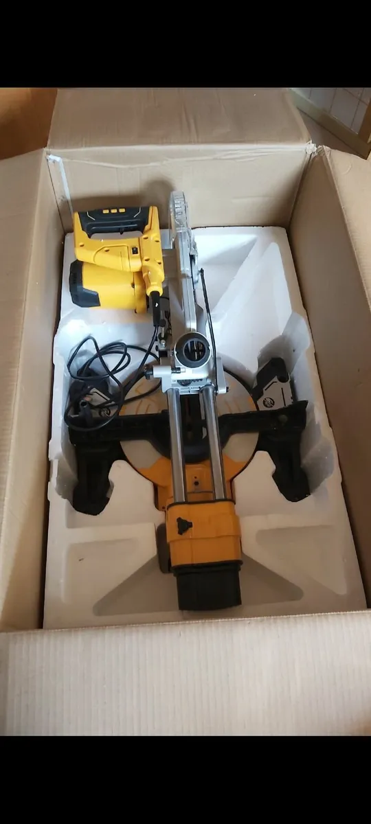 Mitre Saw 220-240V - Image 1