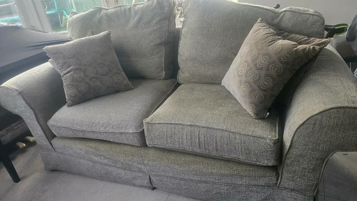 2 seater Couch - Image 1